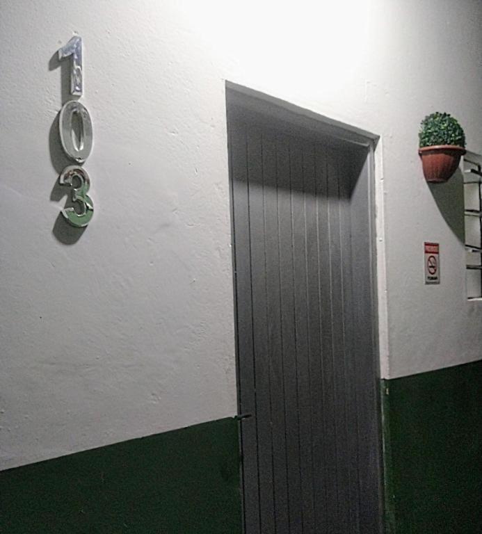 Hospedagem Primeira Quadra Da Praia Прая Гранде Екстериор снимка